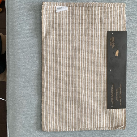 NWT White and Tan Rectangular Placemats - Picture 2 of 6